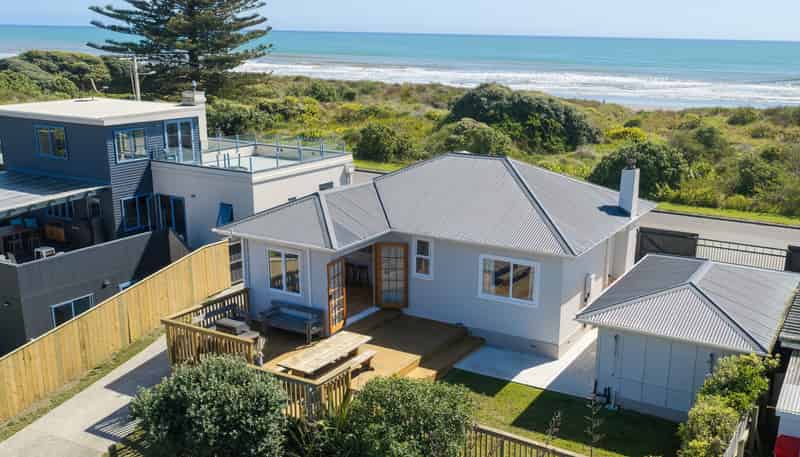 10 Marine Parade, Otaki Beach