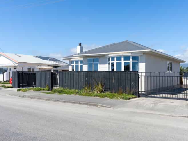 10 Marine Parade, Otaki Beach