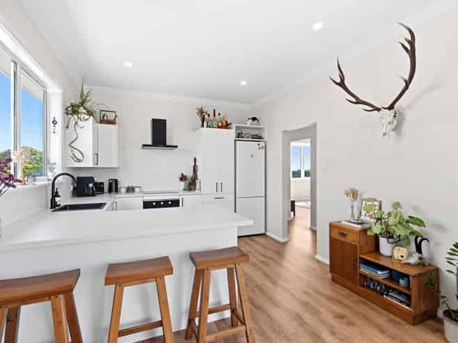 10 Marine Parade, Otaki Beach