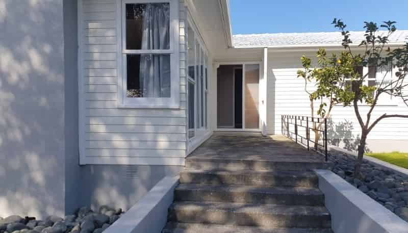 81 Lauderdale Road , Birkdale