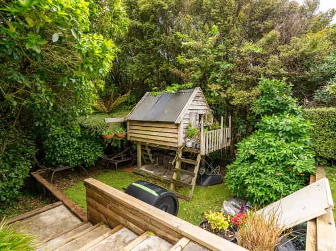 7 Caughley Grove, Karori