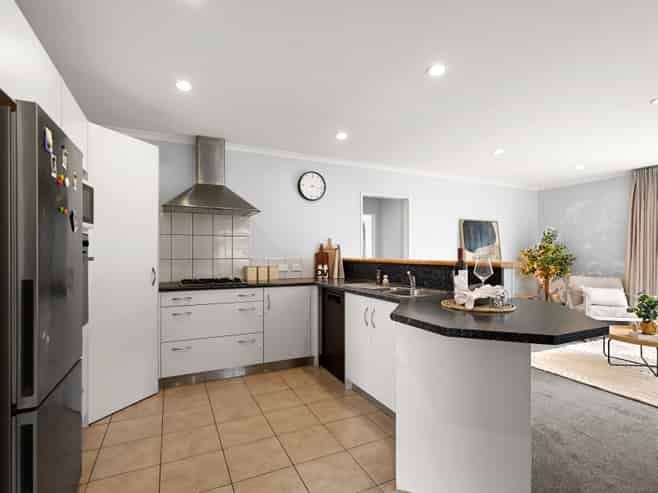 72 Wiltshire Drive, Huntington