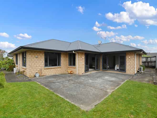 72 Wiltshire Drive, Huntington