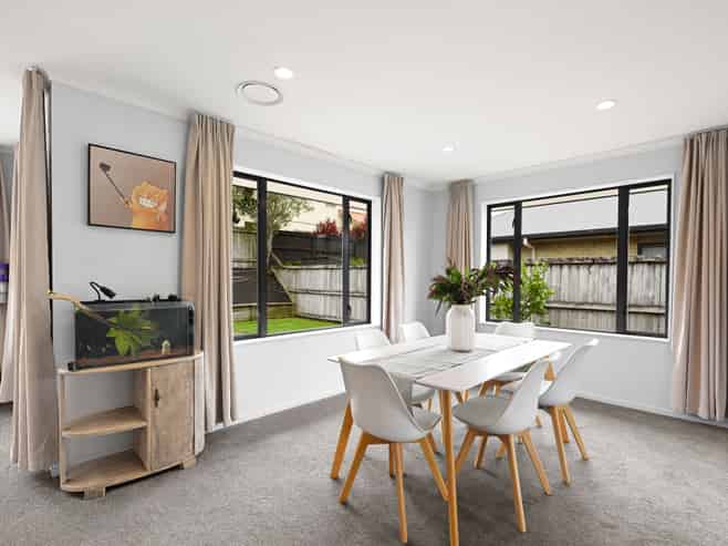 72 Wiltshire Drive, Huntington