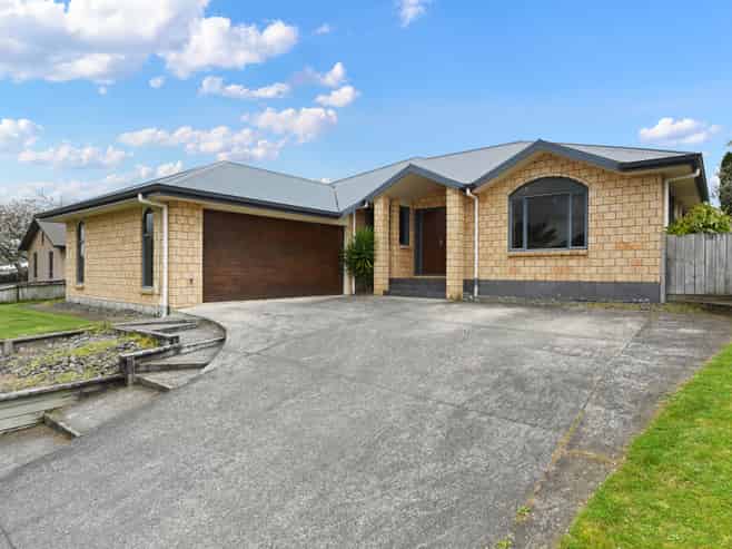 72 Wiltshire Drive, Huntington