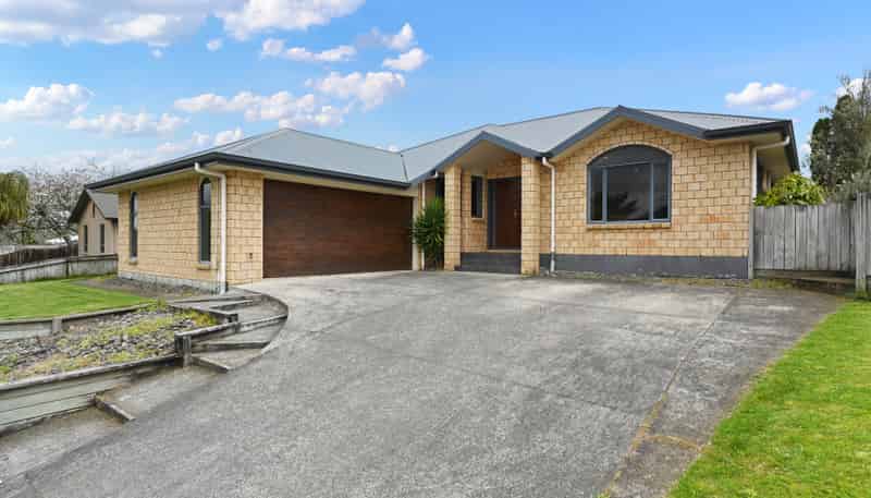 72 Wiltshire Drive, Huntington