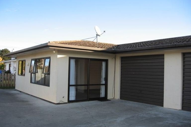 A Sunny, Easy-Care Two-Bedroom Flat 1