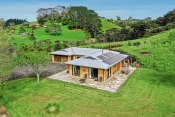 11 Anzac Valley Road, Waitakere