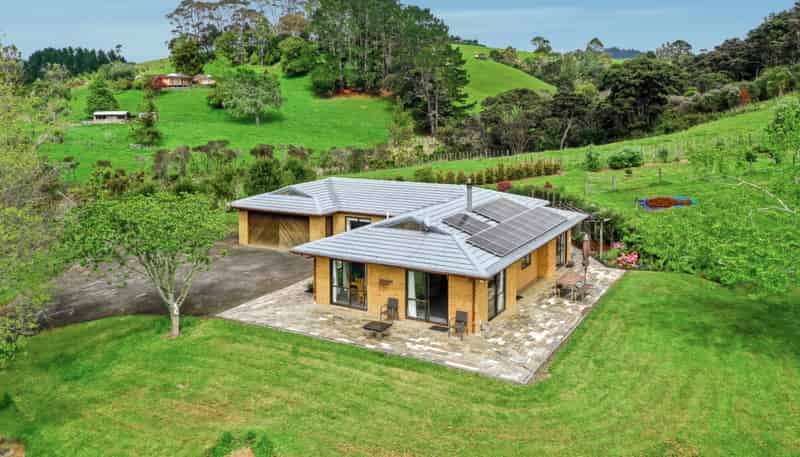 11 Anzac Valley Road, Waitakere