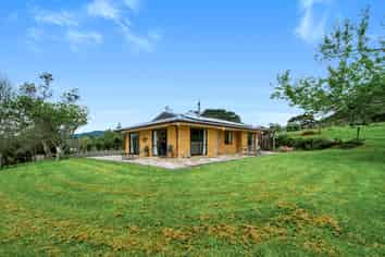 11 Anzac Valley Road, Waitakere