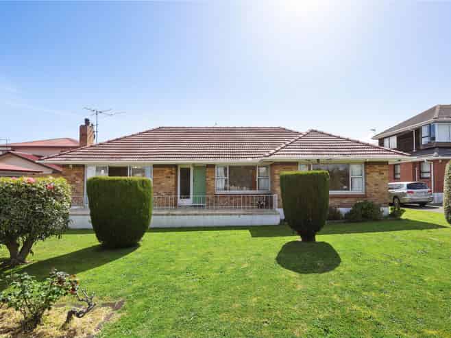 2 Buckingham Crescent, Papatoetoe