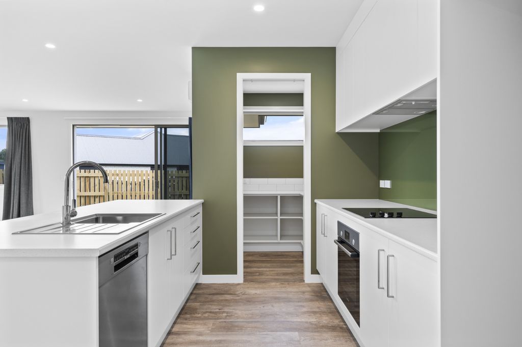 Spacious home in a quiet cul-de-sac! 4