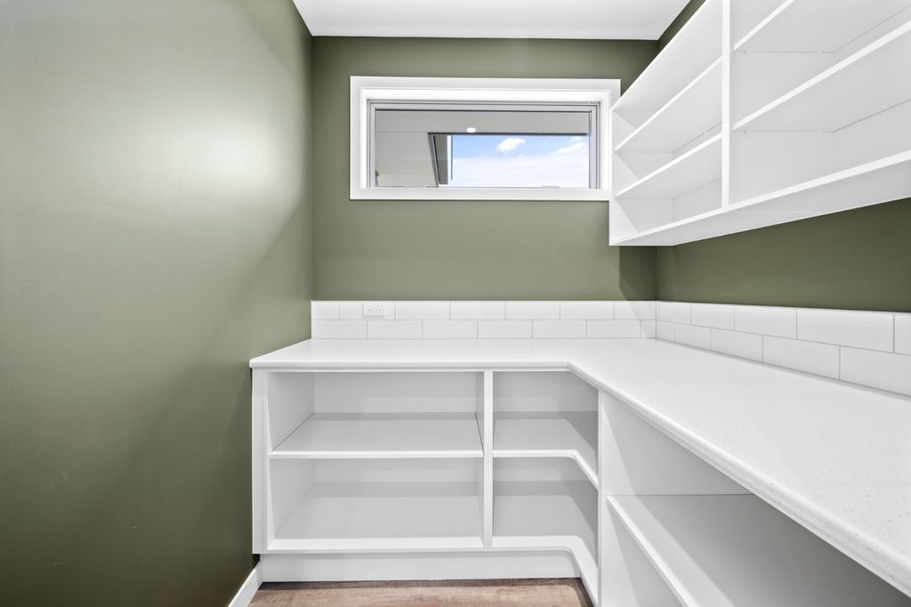 Spacious home in a quiet cul-de-sac! 5