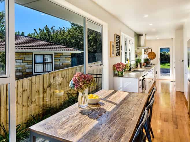 8 Beazley Avenue, Paparangi