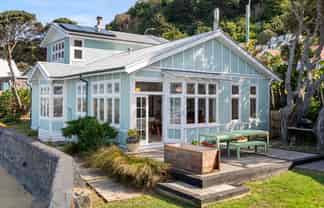 249 Queens Drive, Lyall Bay
