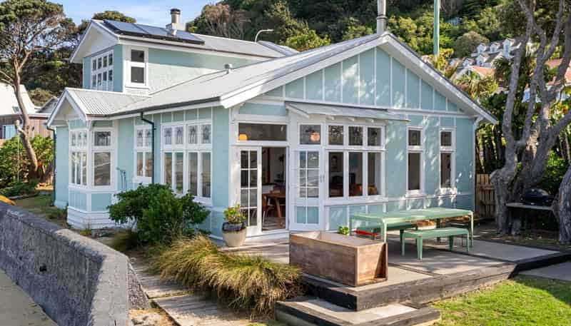 249 Queens Drive, Lyall Bay