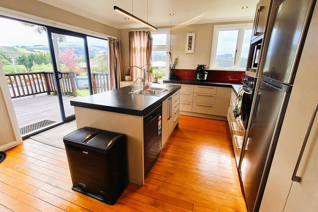 Inviting Home with Views and All-Day Sun 3