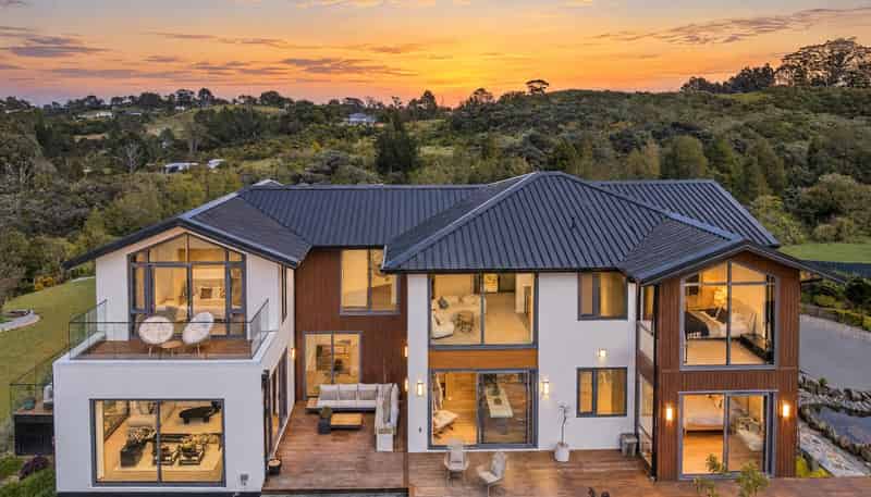 16 Ridgelea Road, Long Bay