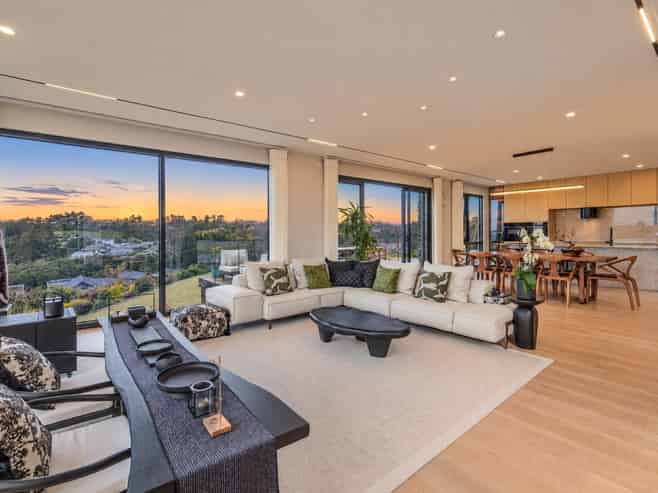 16 Ridgelea Road, Long Bay