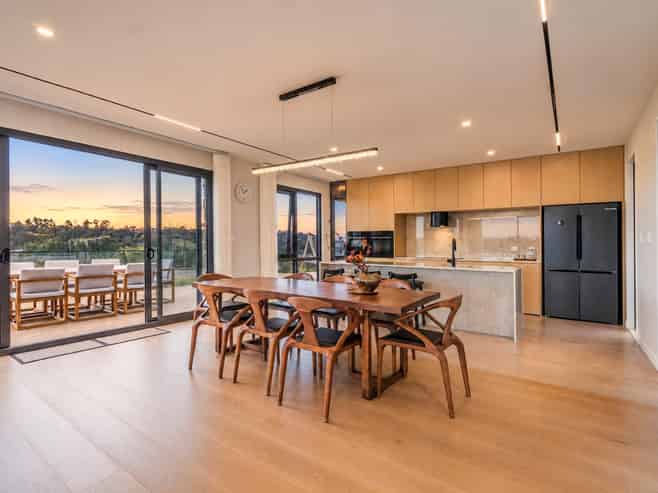 16 Ridgelea Road, Long Bay