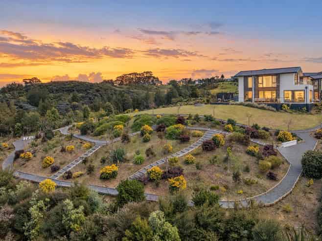 16 Ridgelea Road, Long Bay