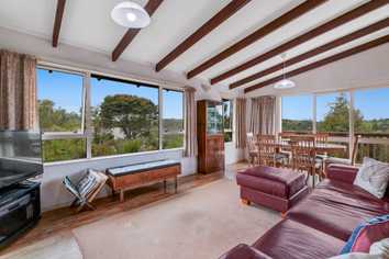 12 Kotanui Avenue, Army Bay