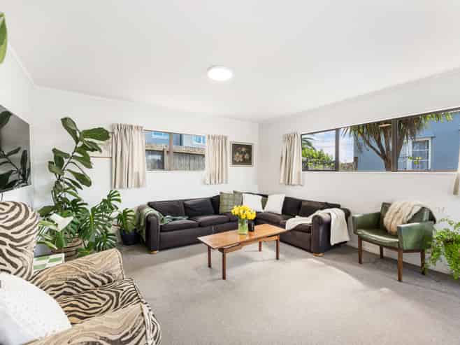 2/2 Riverview Road, New Lynn
