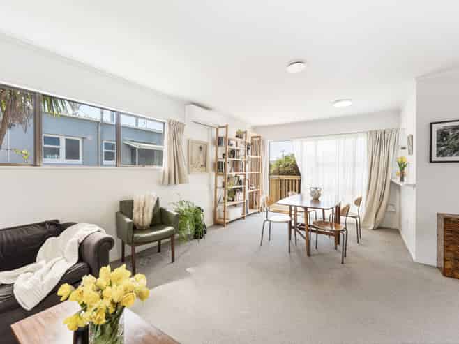 2/2 Riverview Road, New Lynn