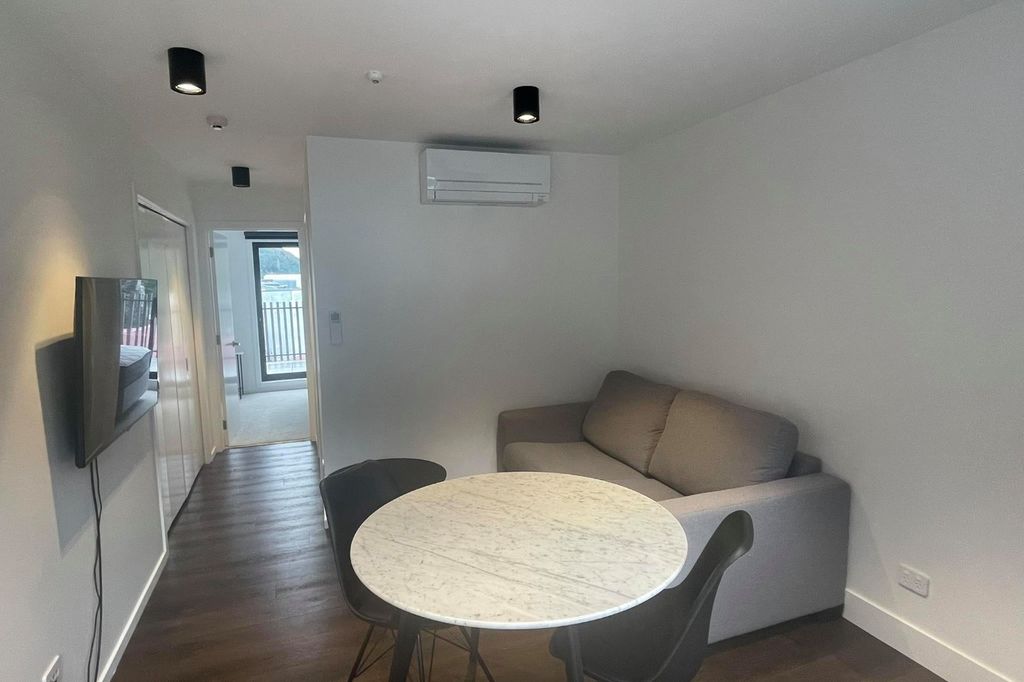 6B/133-139 Hallenstein Street, Town Centre 2