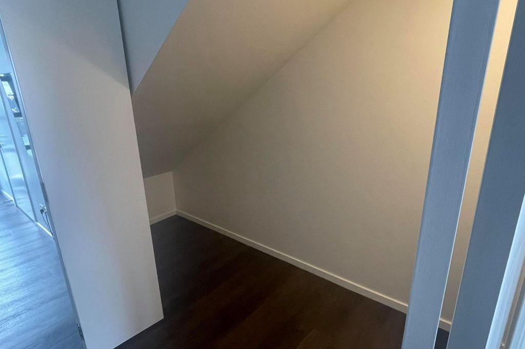 6B/133-139 Hallenstein Street, Town Centre 5