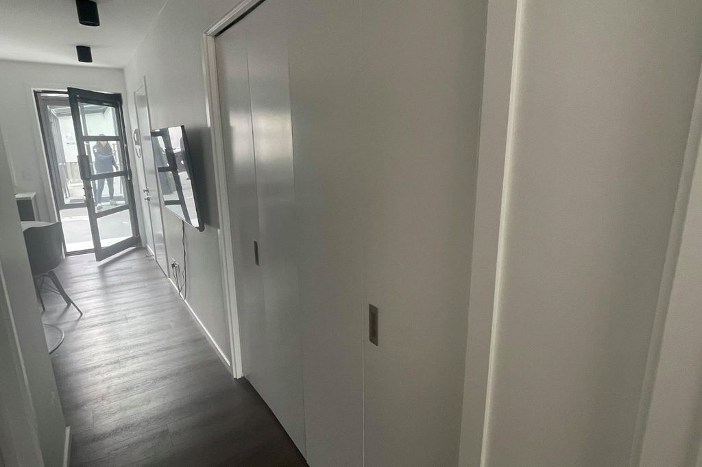 6B/133-139 Hallenstein Street, Town Centre 4