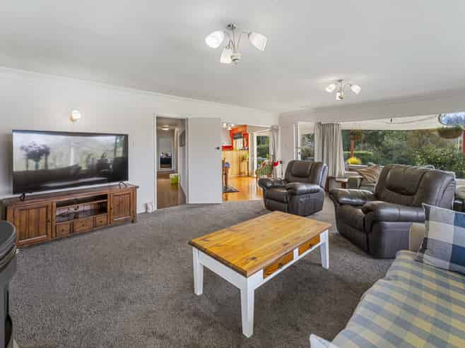 2/181 Mapara Road, Acacia Bay