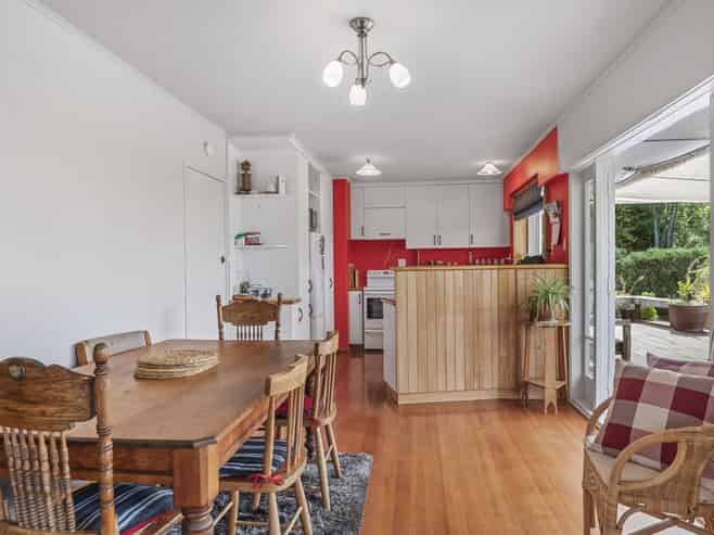 2/181 Mapara Road, Acacia Bay