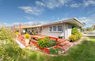 2/181 Mapara Road, Acacia Bay