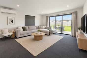 89 Oaks Drive, Lincoln