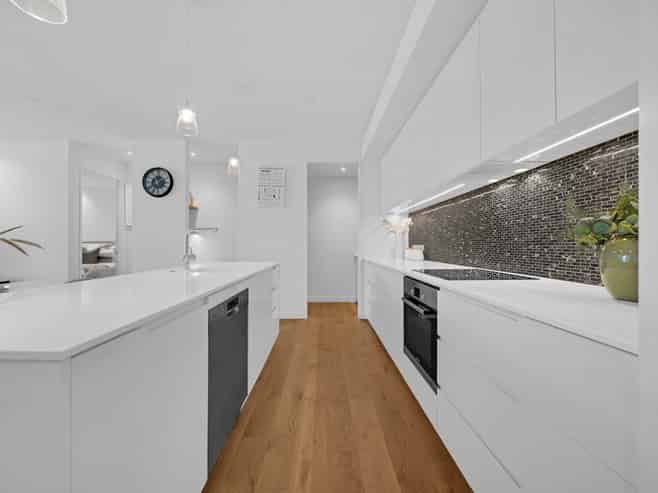 208/223B Green Lane West, Epsom