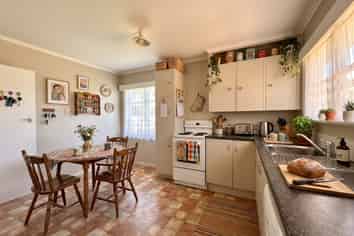 1/22a Cornwall Park Avenue, Epsom