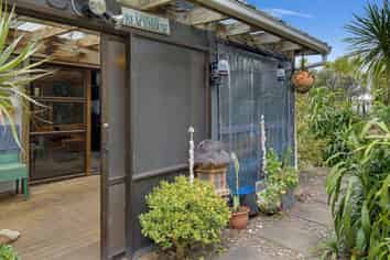11 Moana Road, Tinopai