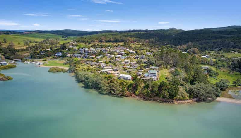 11 Moana Road, Tinopai