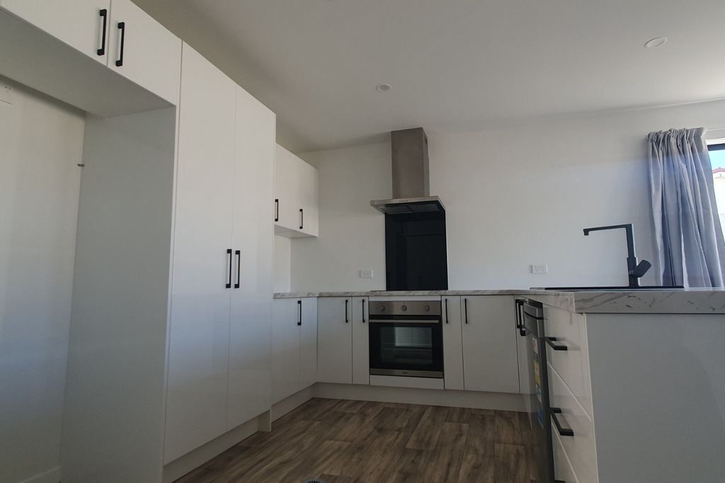 Modern Home Awaiting New Family 4