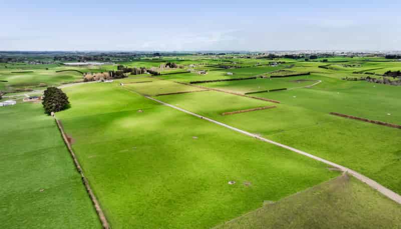 0n Ngarongo Road, Normanby