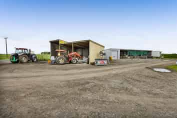 0n Ngarongo Road, Normanby