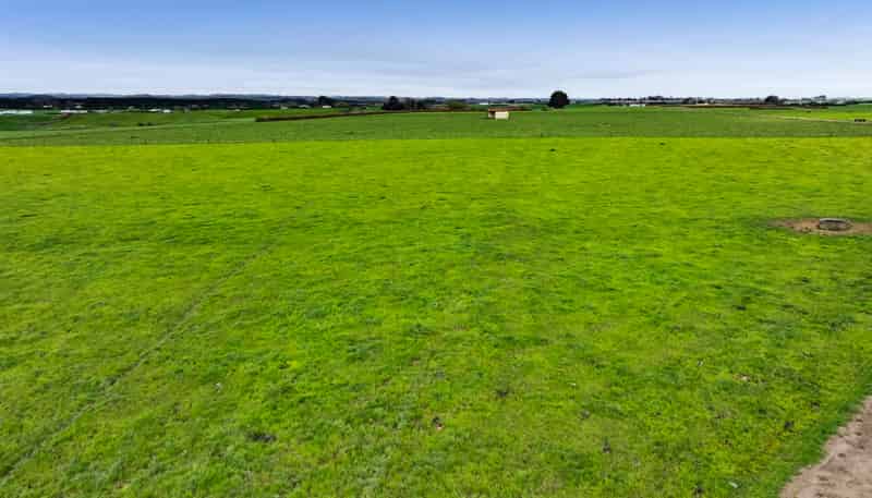 0n Ngarongo Road, Normanby