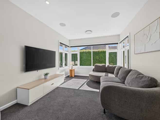 9 Stanbury Avenue, Somerfield