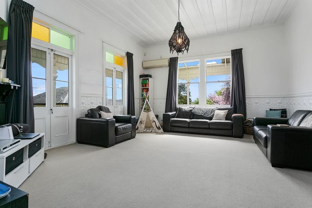 Character Villa Close to Town and Schools 4