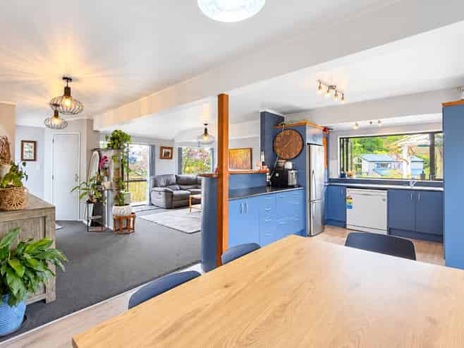 102 Cora Place, Thames