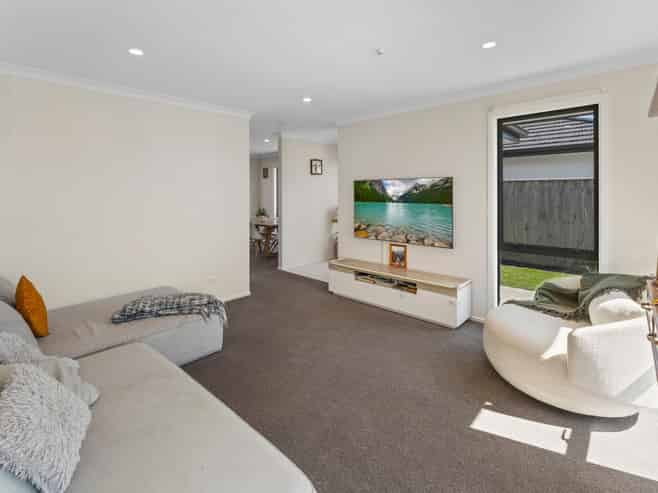 5 Upton Lane, Richmond