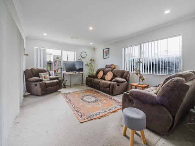 2/18 Maunu Road, Papatoetoe