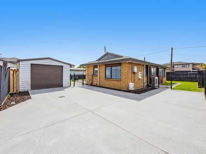 2/18 Maunu Road, Papatoetoe