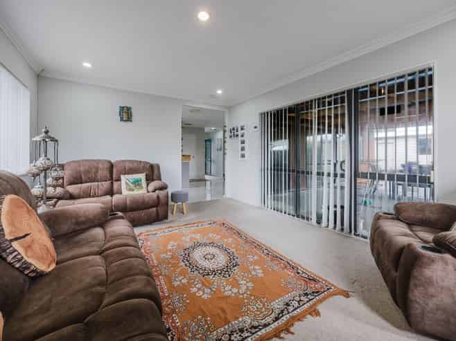 2/18 Maunu Road, Papatoetoe